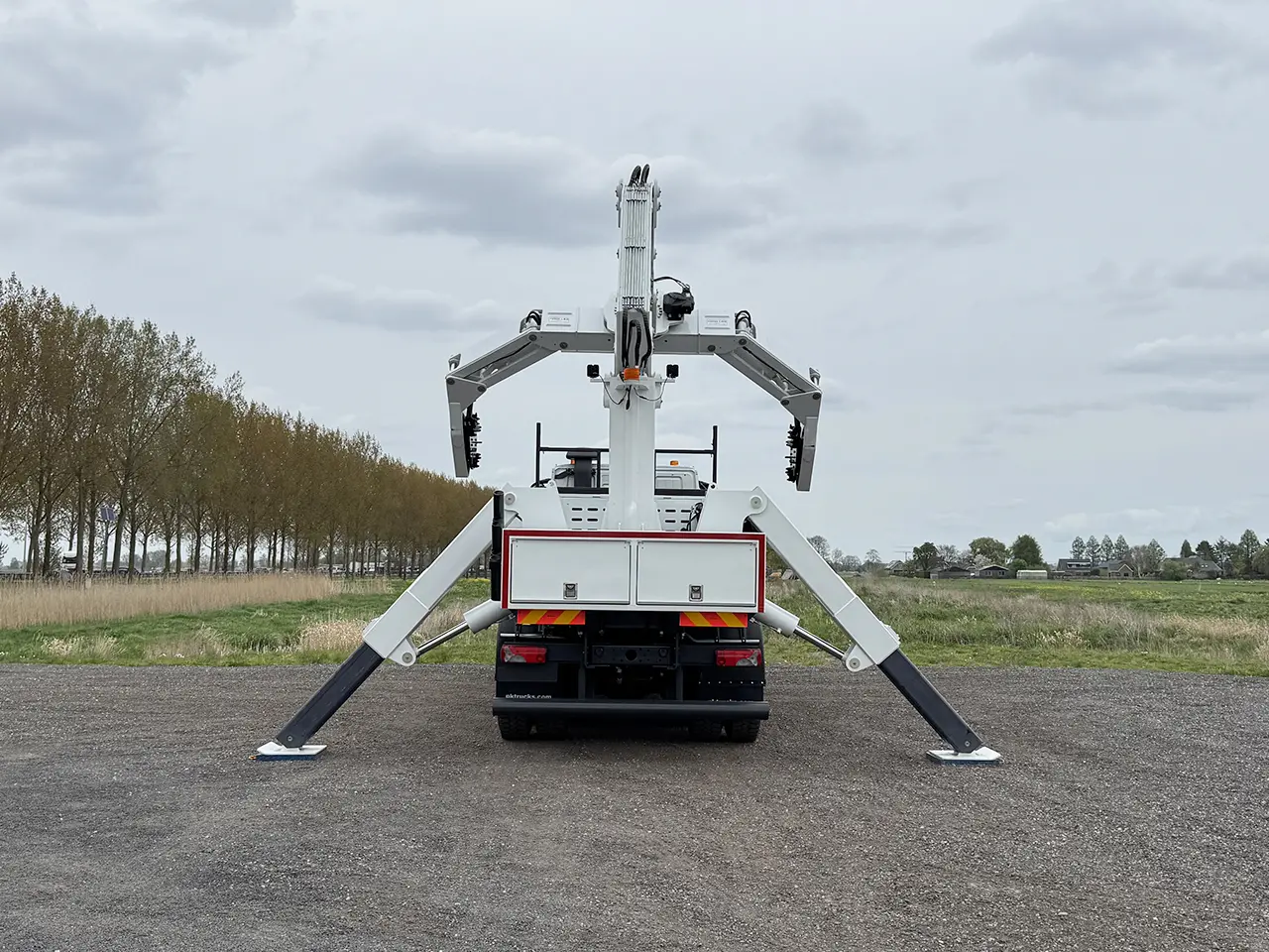 Iveco T-Way AD410T43H AT Stellar 28000 Tire-Handler Crane Truck 8x4 18