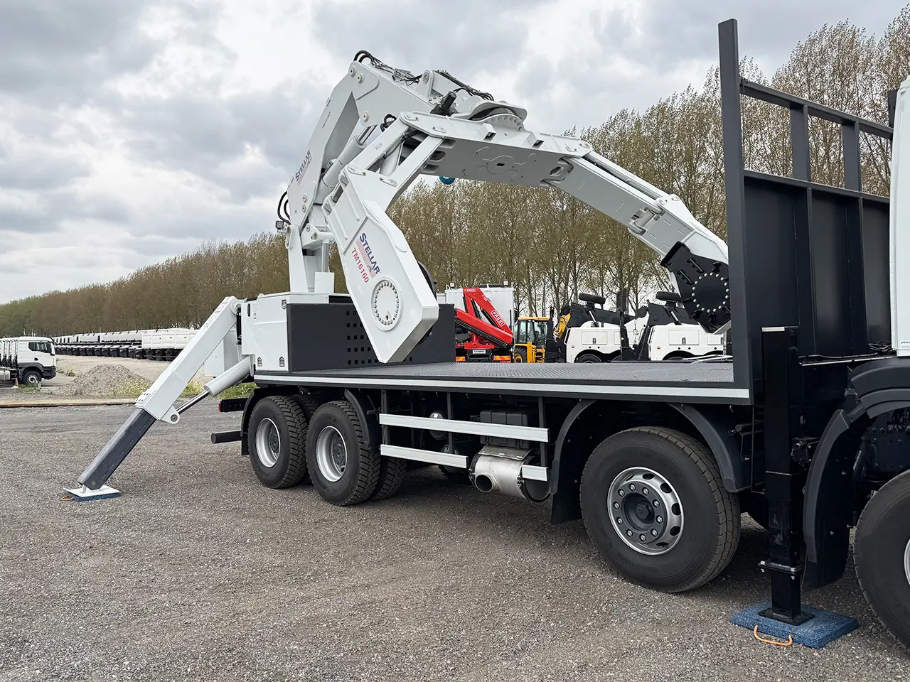Iveco T-Way AD410T43H AT Stellar 28000 Tire-Handler Crane Truck 8x4 19