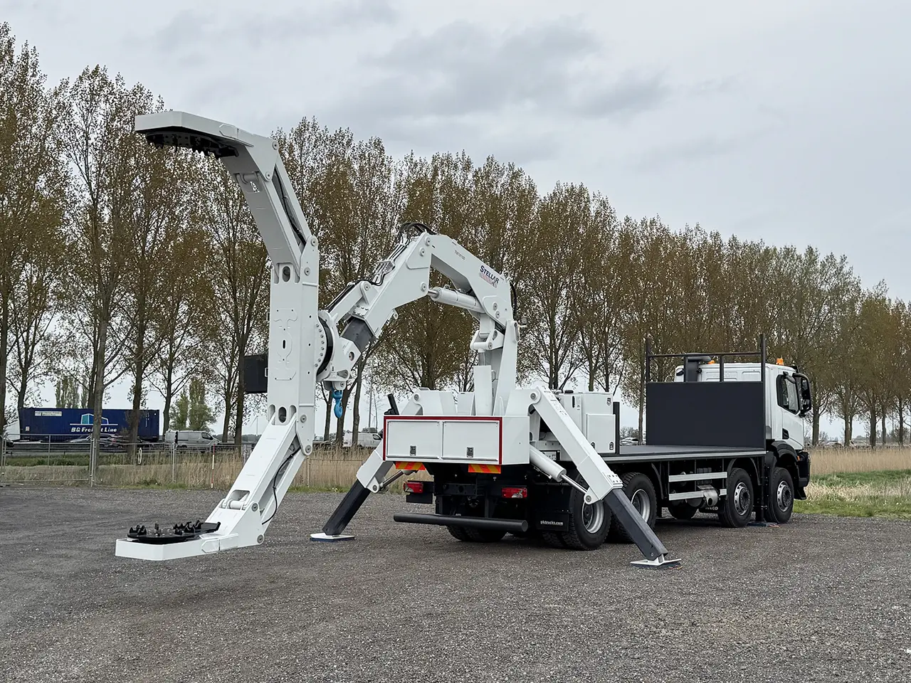 Iveco T-Way AD410T43H AT Stellar 28000 Tire-Handler Crane Truck 8x4 20