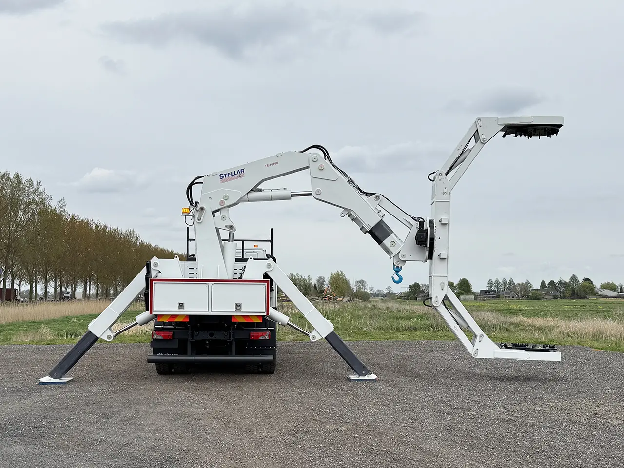 Iveco T-Way AD410T43H AT Stellar 28000 Tire-Handler Crane Truck 8x4 21