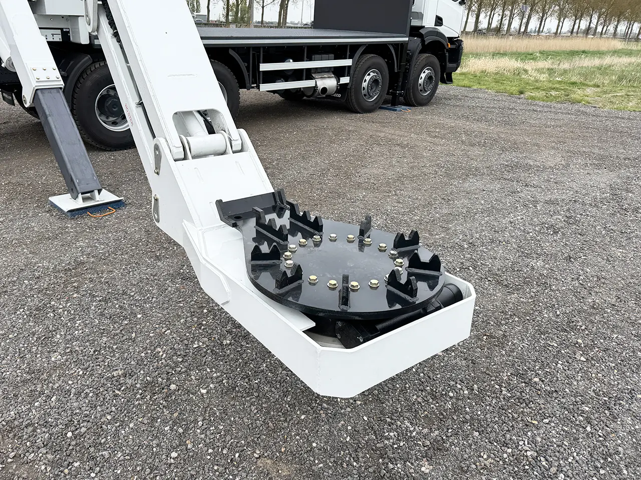 Iveco T-Way AD410T43H AT Stellar 28000 Tire-Handler Crane Truck 8x4 23