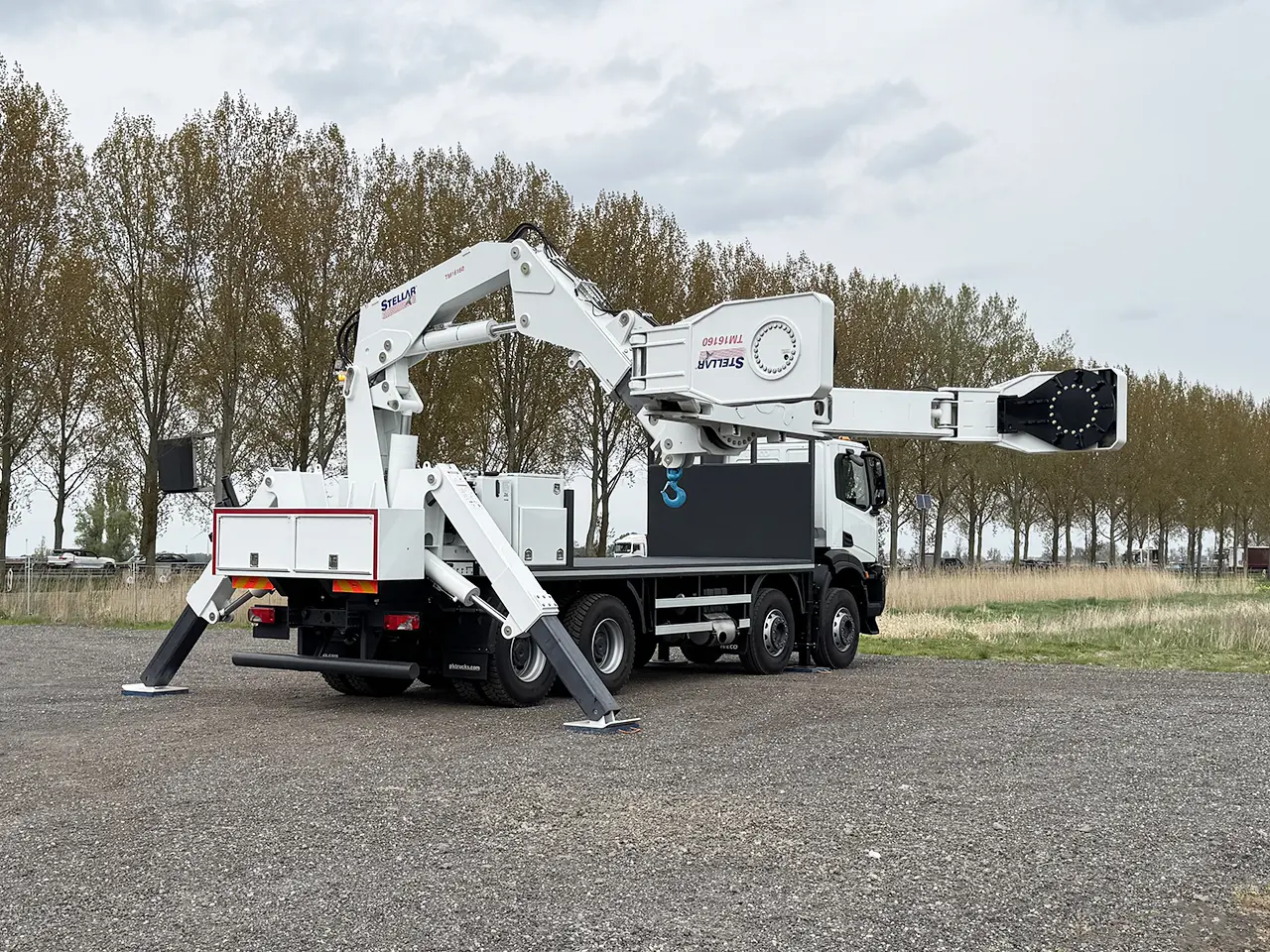 Iveco T-Way AD410T43H AT Stellar 28000 Tire-Handler Crane Truck 8x4 24