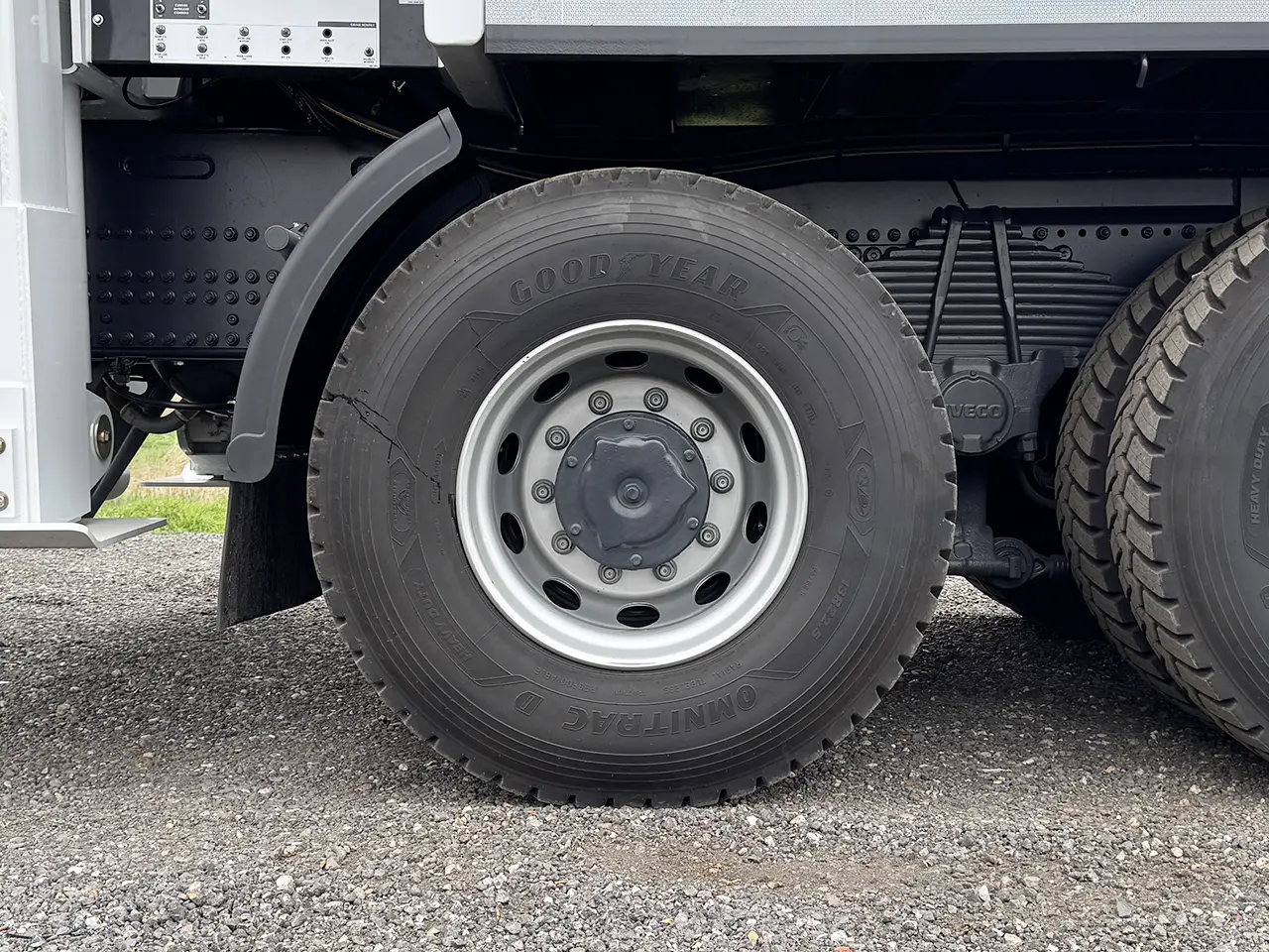 Iveco T-Way AD410T43H AT Stellar 28000 Tire-Handler Crane Truck 8x4 25
