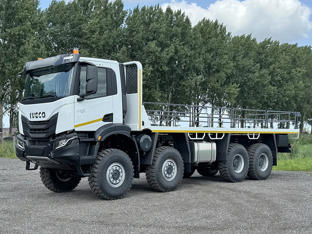 Iveco T-Way AD410T47WH-5020 AT 8x8 Flatbed