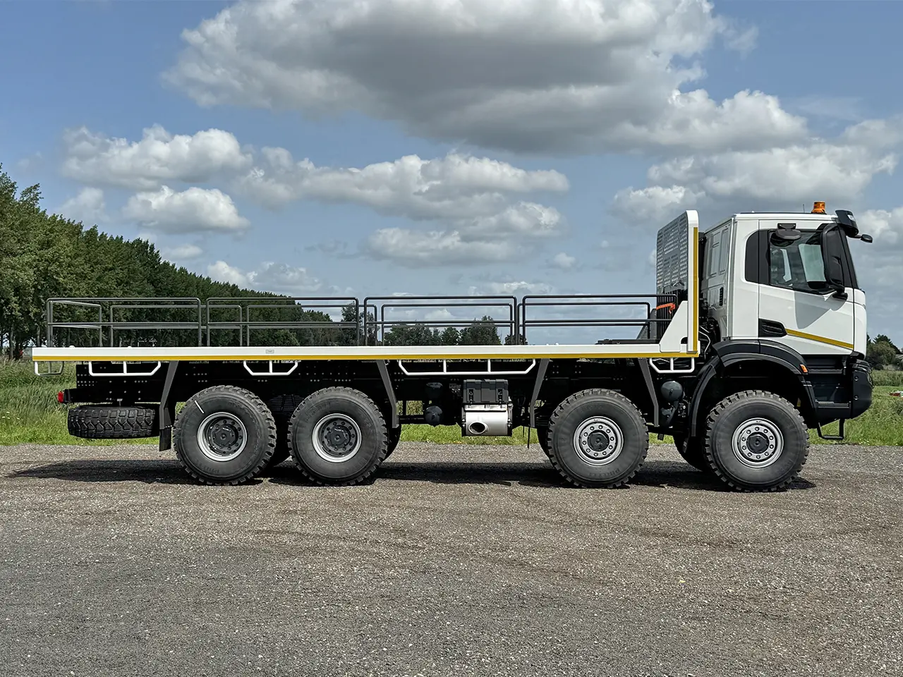 Iveco T-Way AD410T47WH-5020 AT 8x8 Flatbed 5