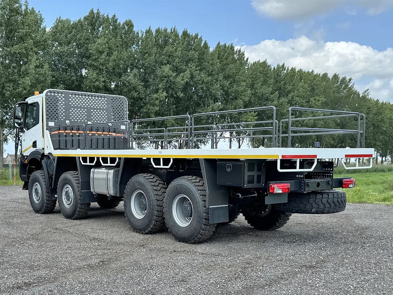 Iveco T-Way AD410T47WH-5020 AT 8x8 Flatbed 6