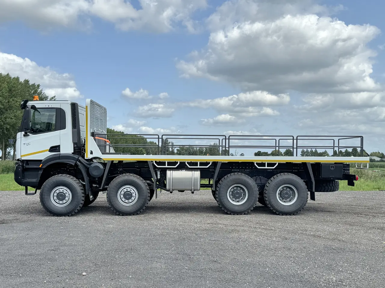Iveco T-Way AD410T47WH-5020 AT 8x8 Flatbed 7