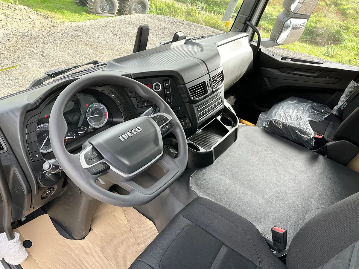 Iveco T-Way AD410T47WH-5020 AT 8x8 Flatbed 8