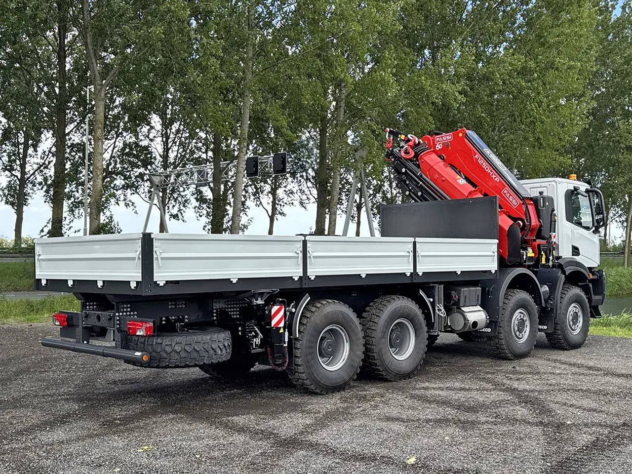 Iveco T-Way AD410T47WH Camion grue 8x8