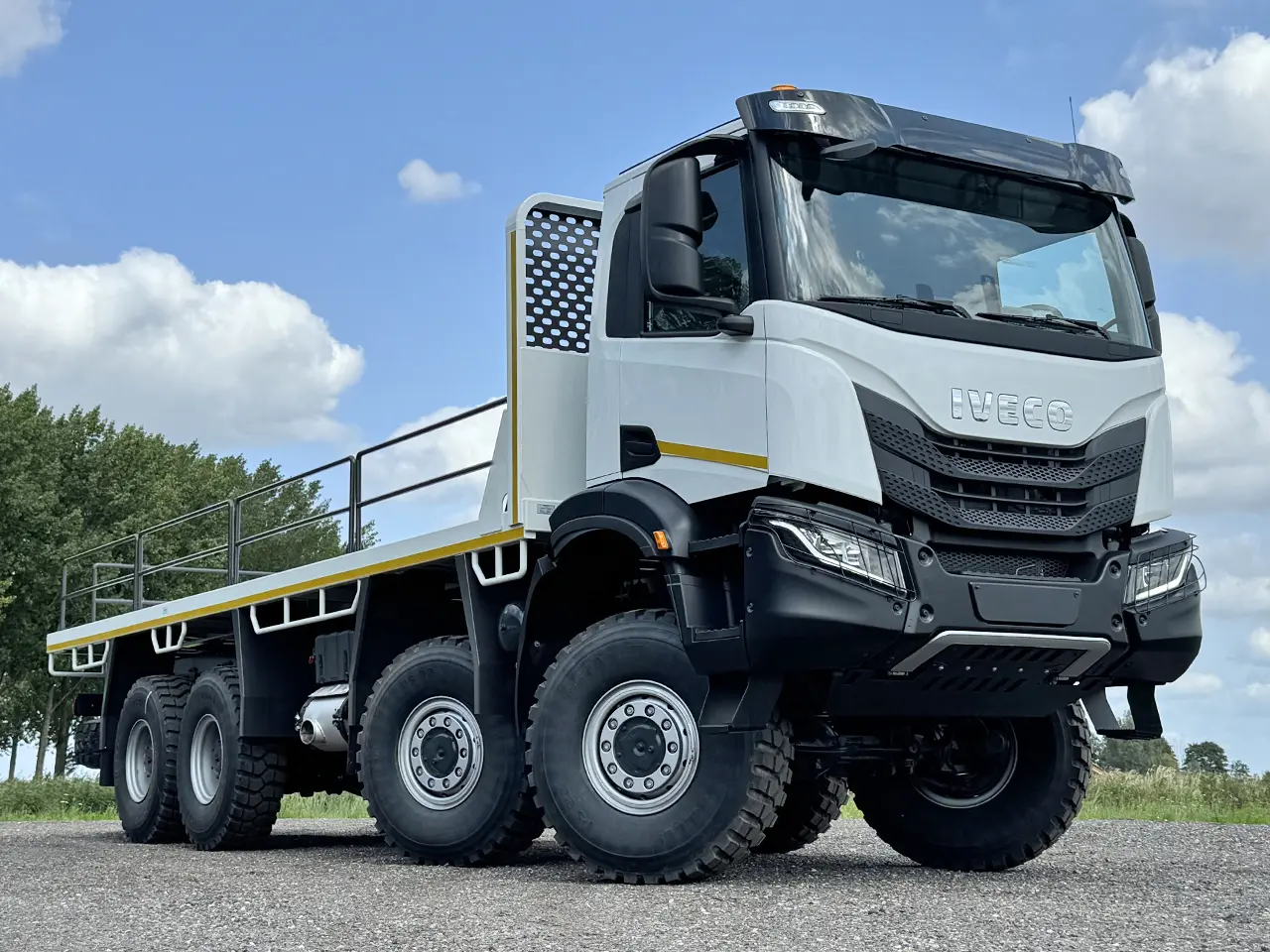 Iveco T-Way AD410T47WH AT 8x8 Flatbed 4