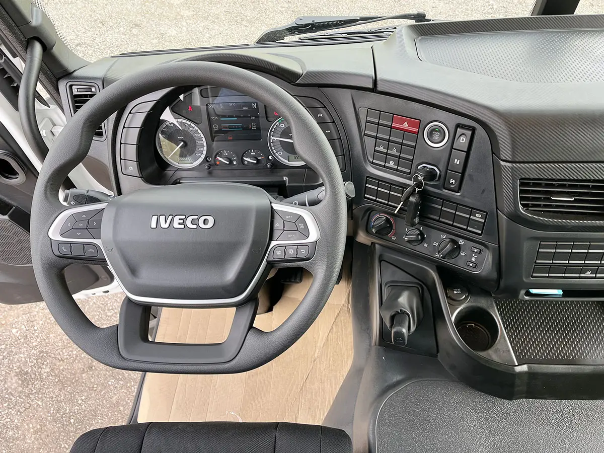 Iveco T-Way AD410T47WH AT Plateau 8x8 9