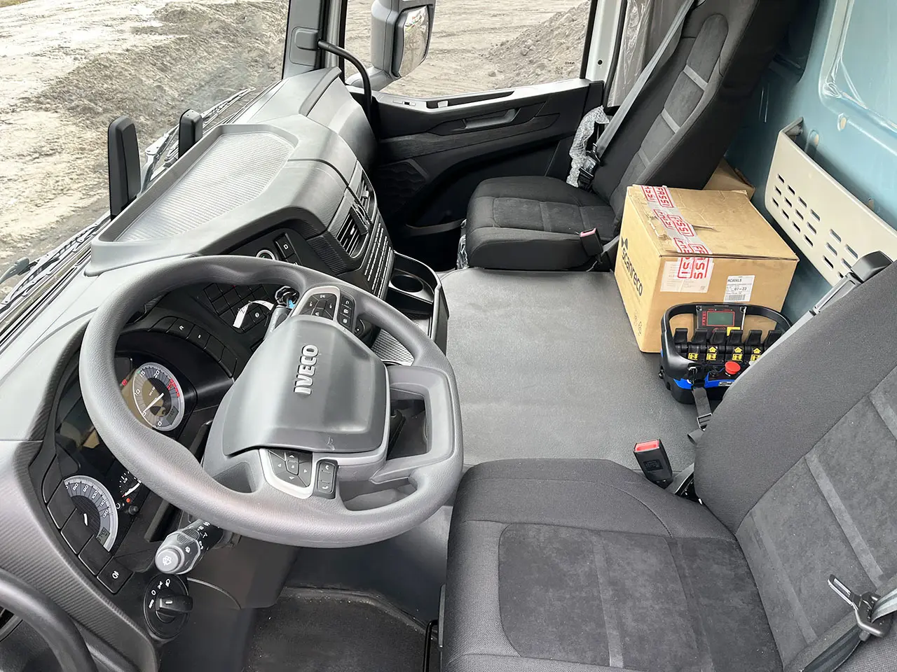 Iveco T-Way AD410T47WH AT Fassi F1150RA2.28 8x8 Crane Truck 7