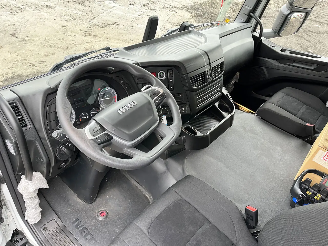 Iveco T-Way AD410T47WH AT Fassi F1150RA2.28 8x8 Crane Truck 8