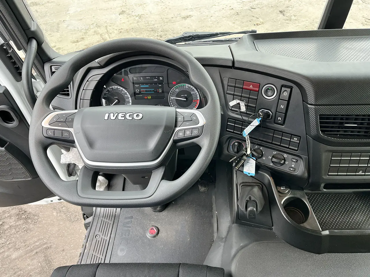 Iveco T-Way AD410T47WH AT Fassi F1150RA2.28 8x8 Crane Truck 9