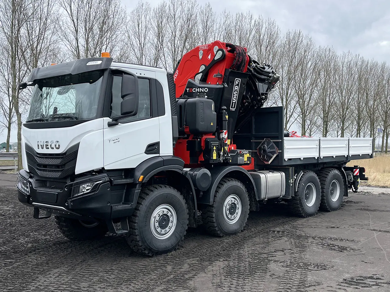 Iveco T-Way AD410T47WH AT Fassi F1750R.2.8 with JIB Camion grue 8x8