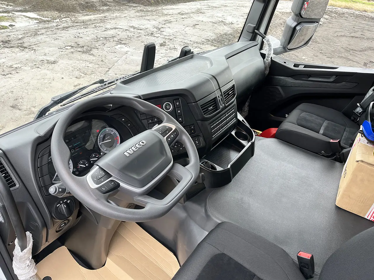 Iveco T-Way AD410T47WH AT Fassi F1750R.2.8 with JIB Camion grue 8x8 8