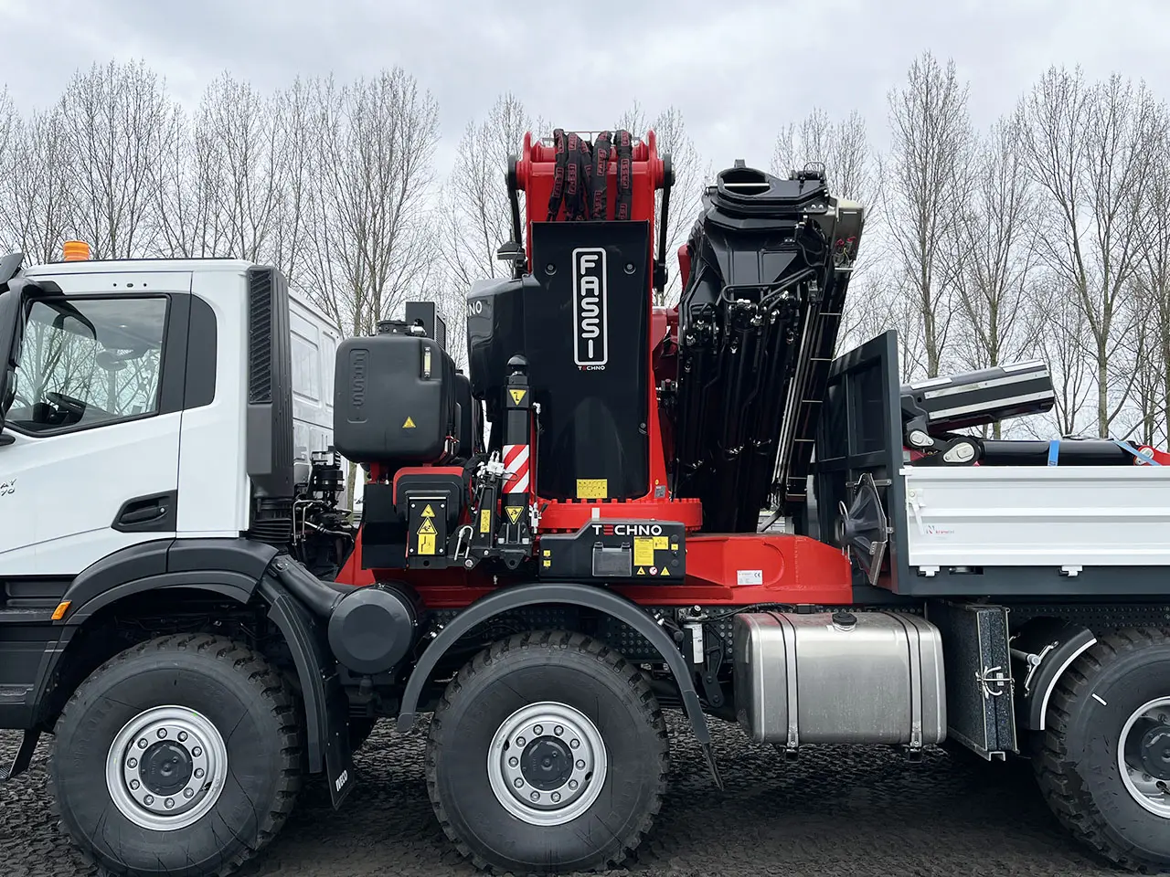 Iveco T-Way AD410T47WH AT Fassi F1750R.2.8 with JIB Camion grue 8x8 12