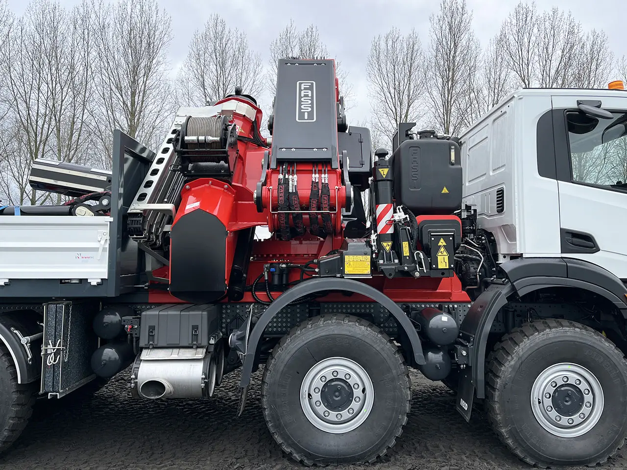 Iveco T-Way AD410T47WH AT Fassi F1750R.2.8 with JIB Camion grue 8x8 15