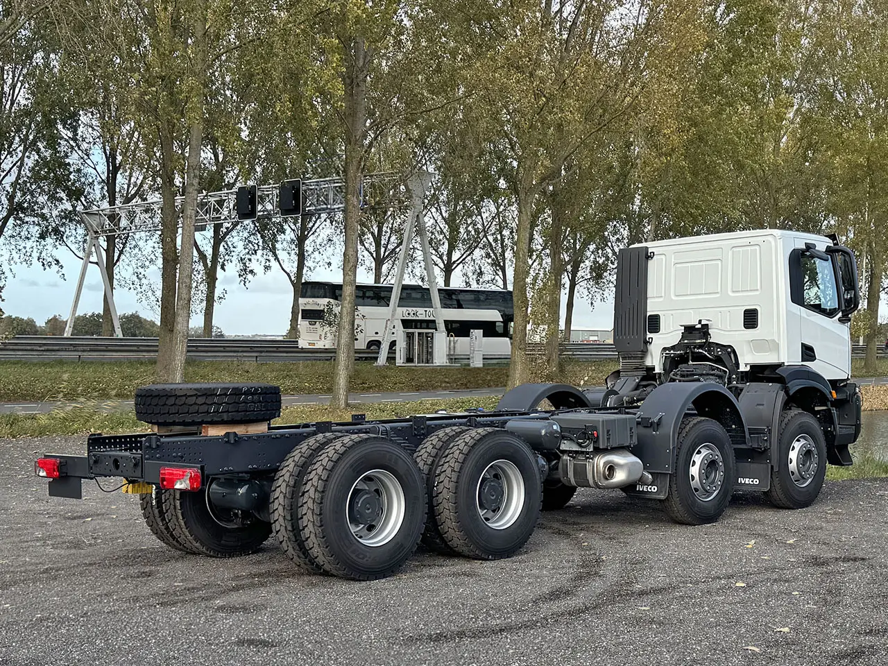 Iveco T-Way AD410T48H-5020 Chassis Cabin 8x4 2