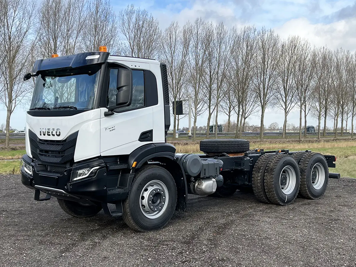 Iveco T-Way AD440T43H-4200 AT 6x4 Chassis Cabin