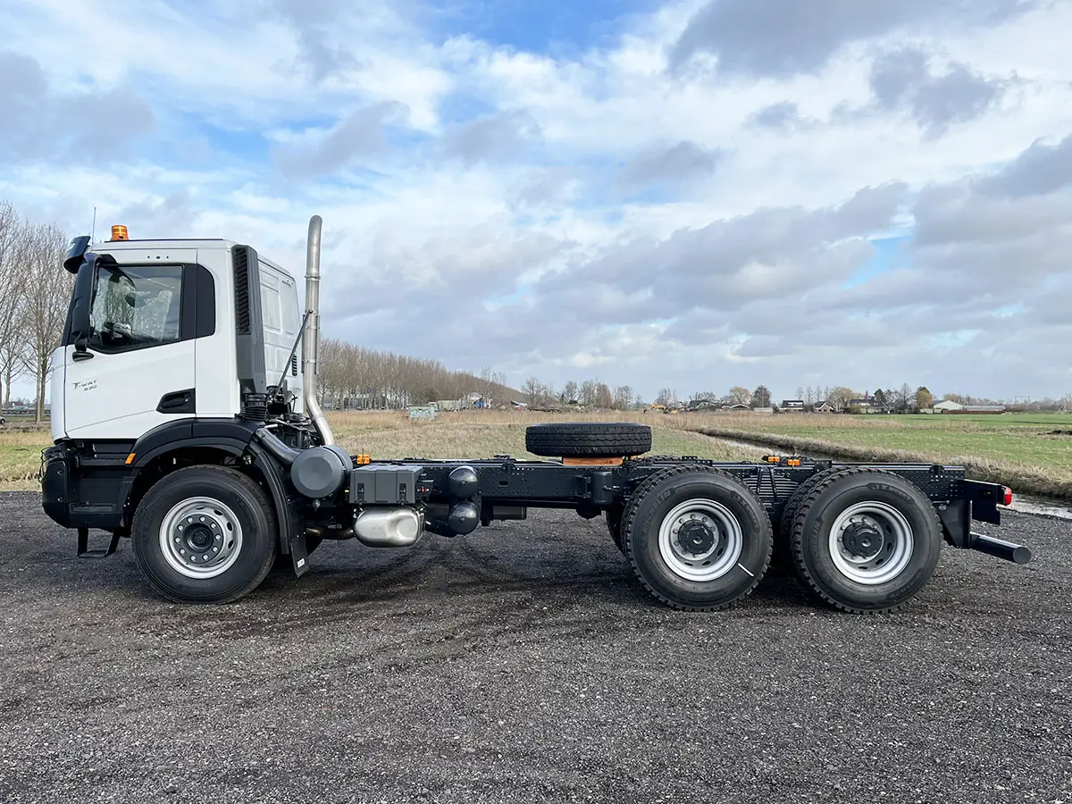 Iveco T-Way AD440T43H-4200 AT Chassis Cabin 6x4