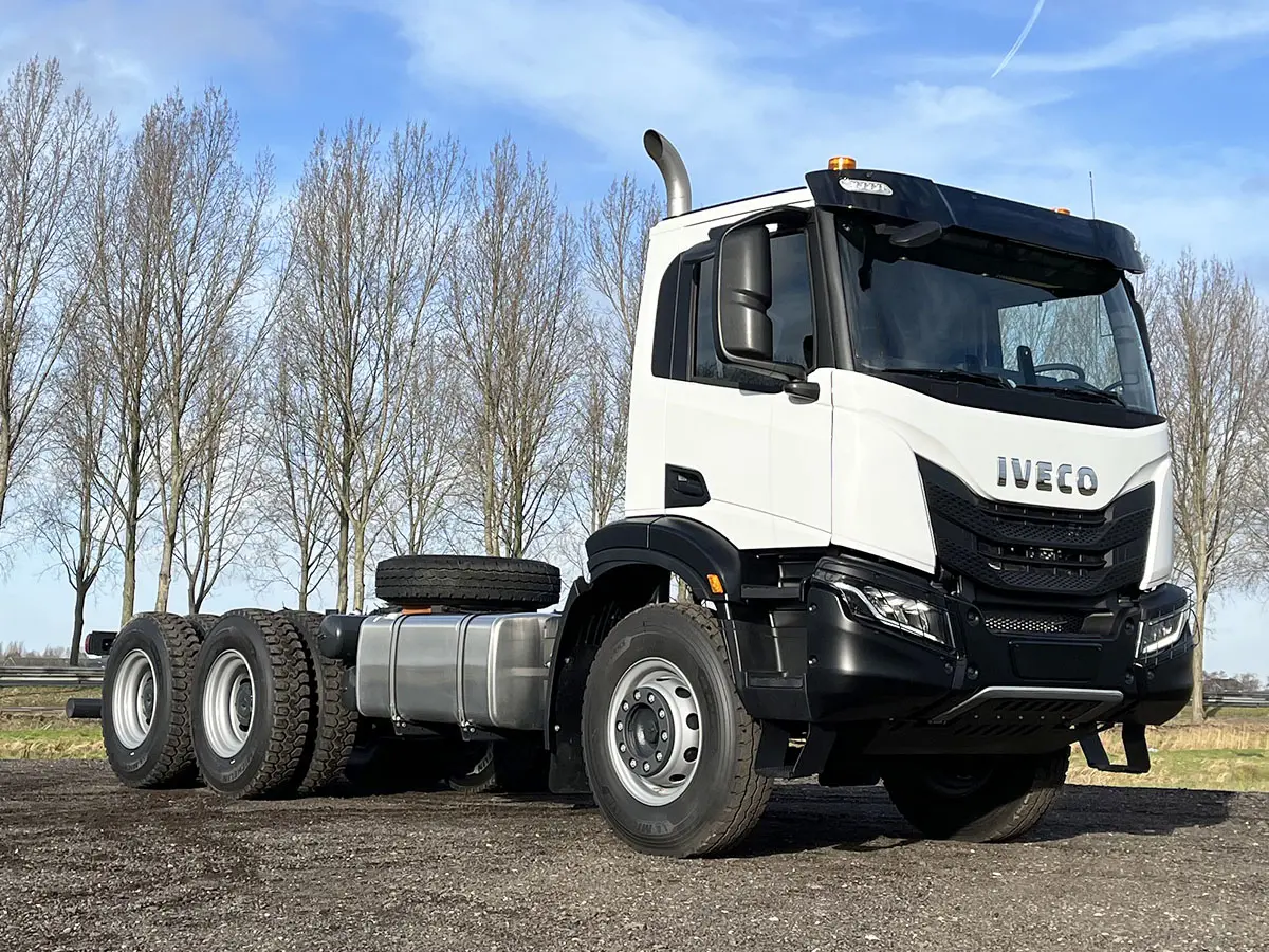 Iveco T-Way AD440T43H-4200 AT 6x4 Chassis Cabin 4