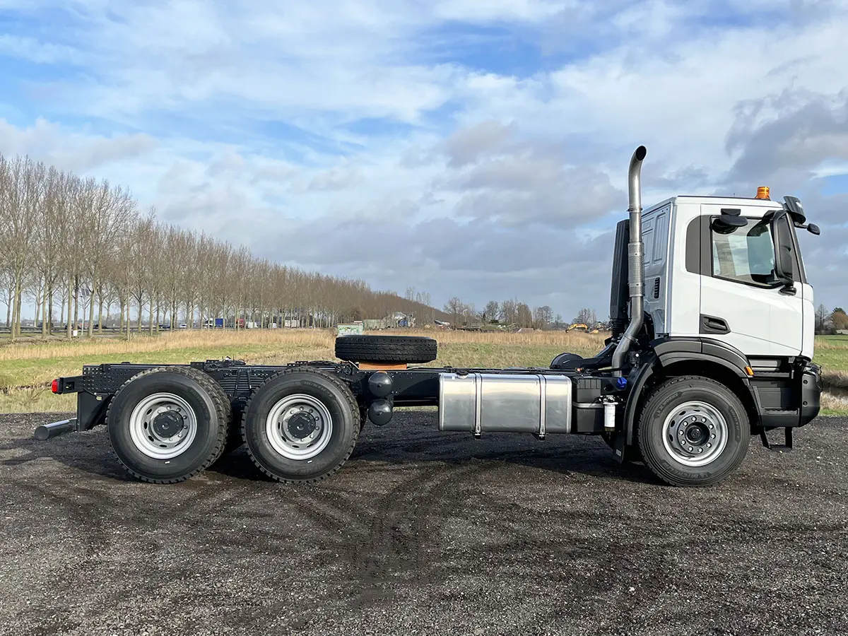 Iveco T-Way AD440T43H-4200 AT Chassis Cabin 6x4 5