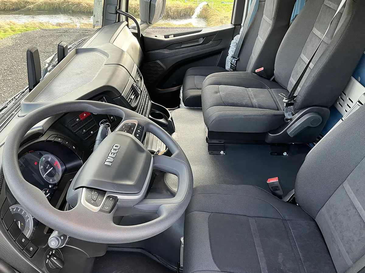 Iveco T-Way AD440T43H-4200 AT Chassis Cabin 6x4 7