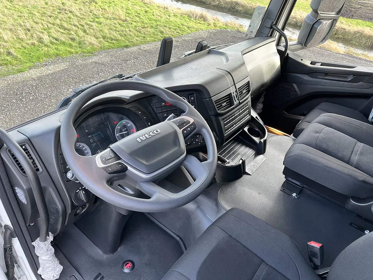 Iveco T-Way AD440T43H-4200 AT Chassis Cabin 6x4 8