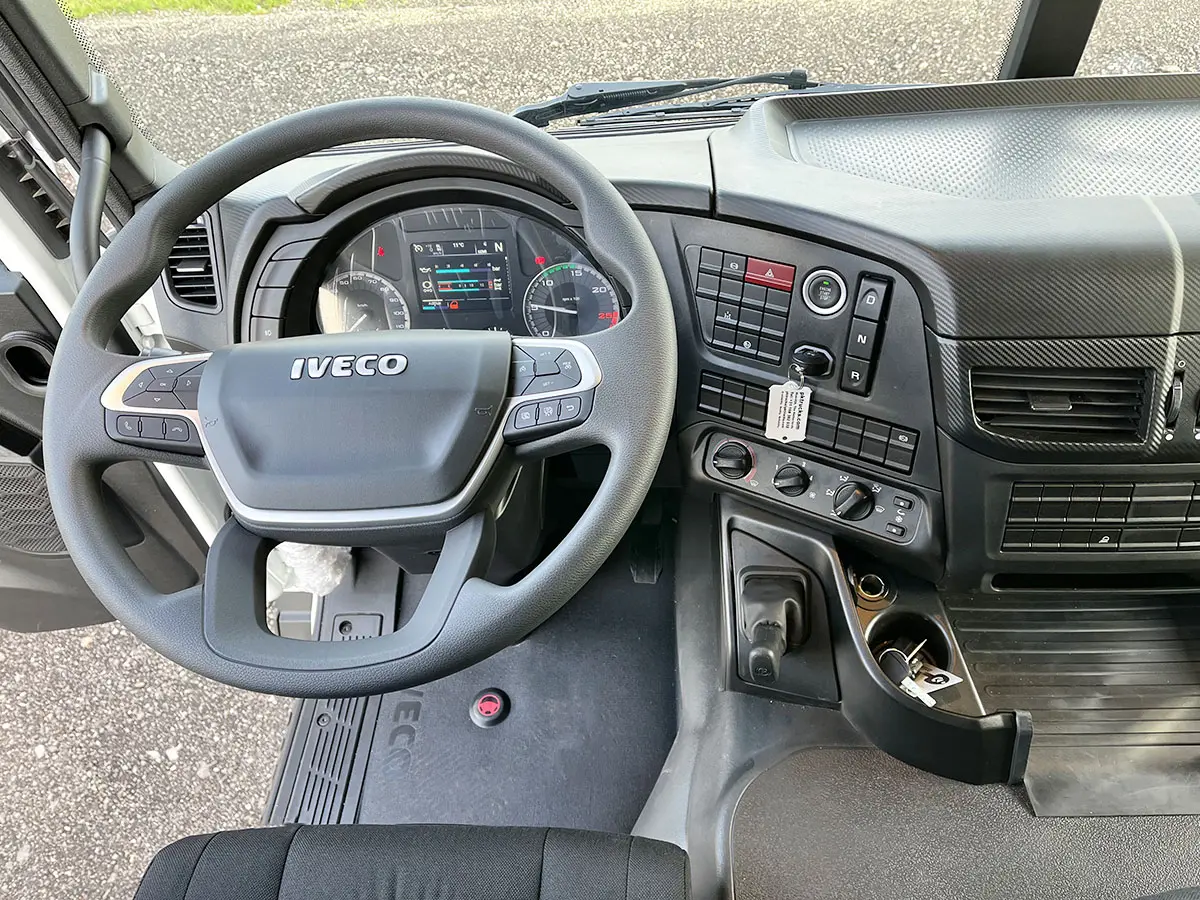Iveco T-Way AD440T43H-4200 AT Chassis Cabin 6x4 9
