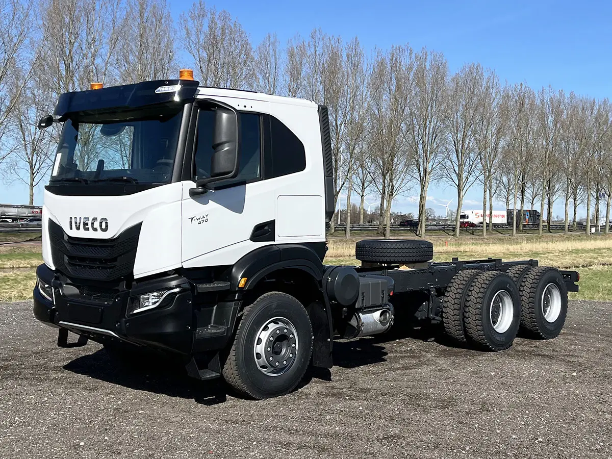 Iveco T-Way AT380T47H-4200 6x4 Chassis Cabin