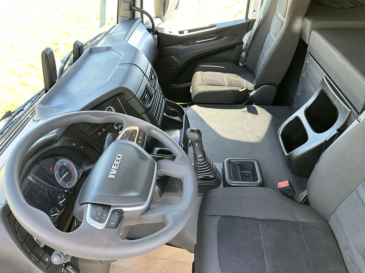 Iveco T-Way AT380T47H-4200 Chassis Cabin 6x4 7