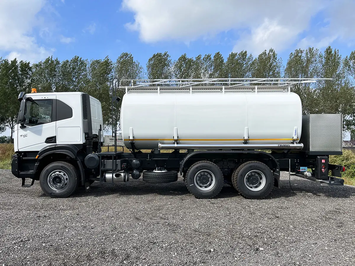 Iveco T-Way AT380T47H Camion citerne à carburant 6x4 2