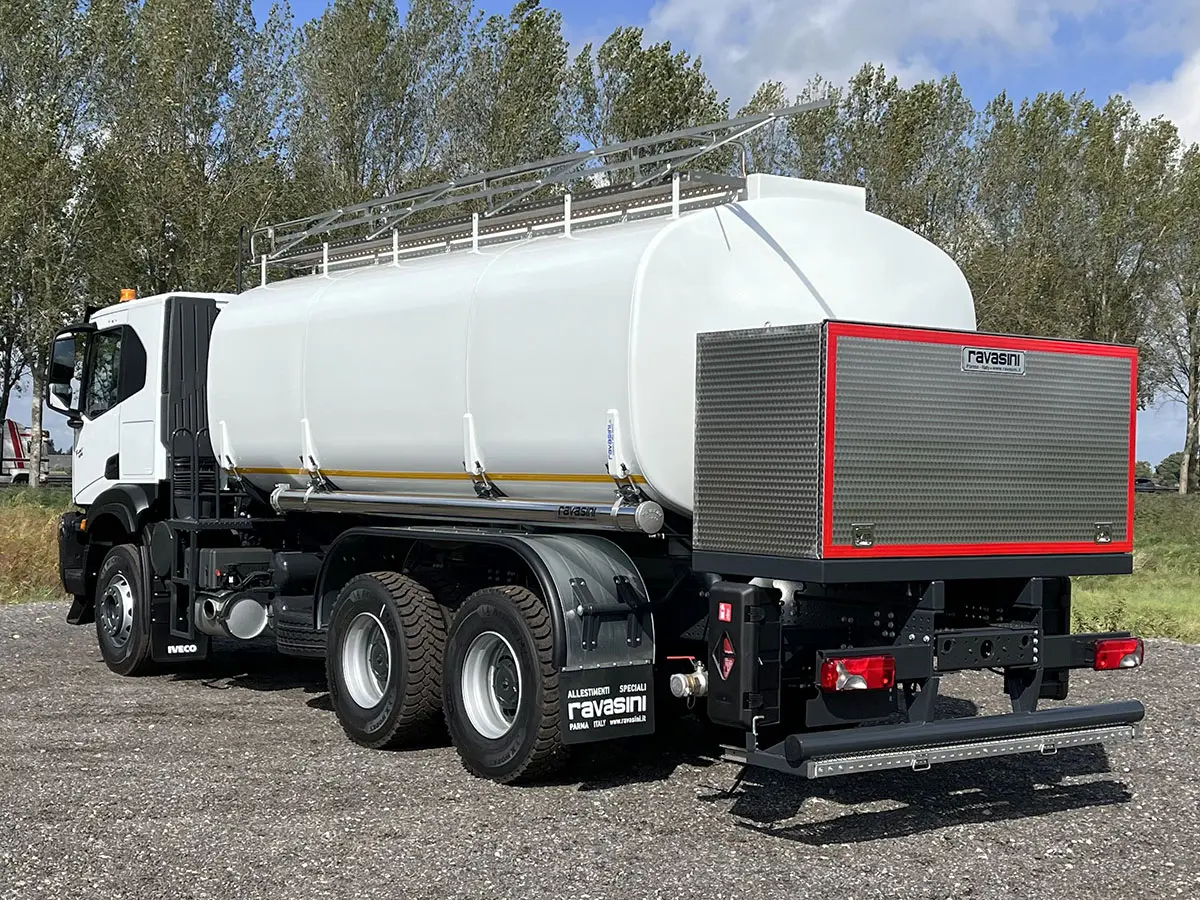 Iveco T-Way AT380T47H Camion citerne à carburant 6x4