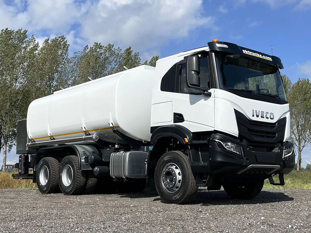 Iveco T-Way AT380T47H Camion citerne à carburant 6x4 4