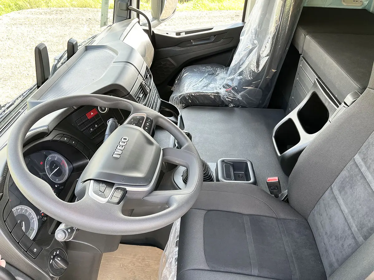 Iveco T-Way AT380T47H Camion citerne à carburant 6x4 7