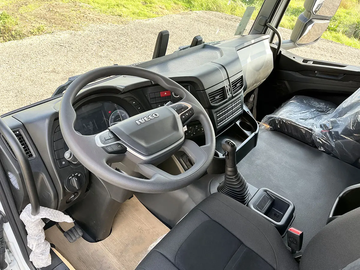 Iveco T-Way AT380T47H Camion citerne à carburant 6x4 8