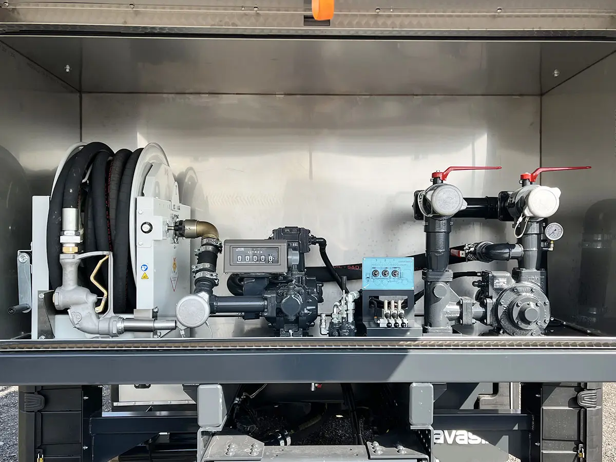 Iveco T-Way AT380T47H Camion citerne à carburant 6x4 15