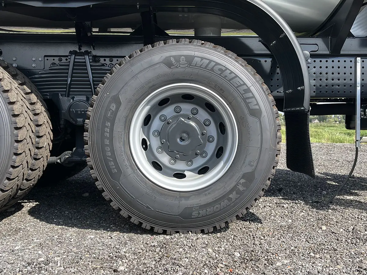 Iveco T-Way AT380T47H Camion citerne à carburant 6x4 16