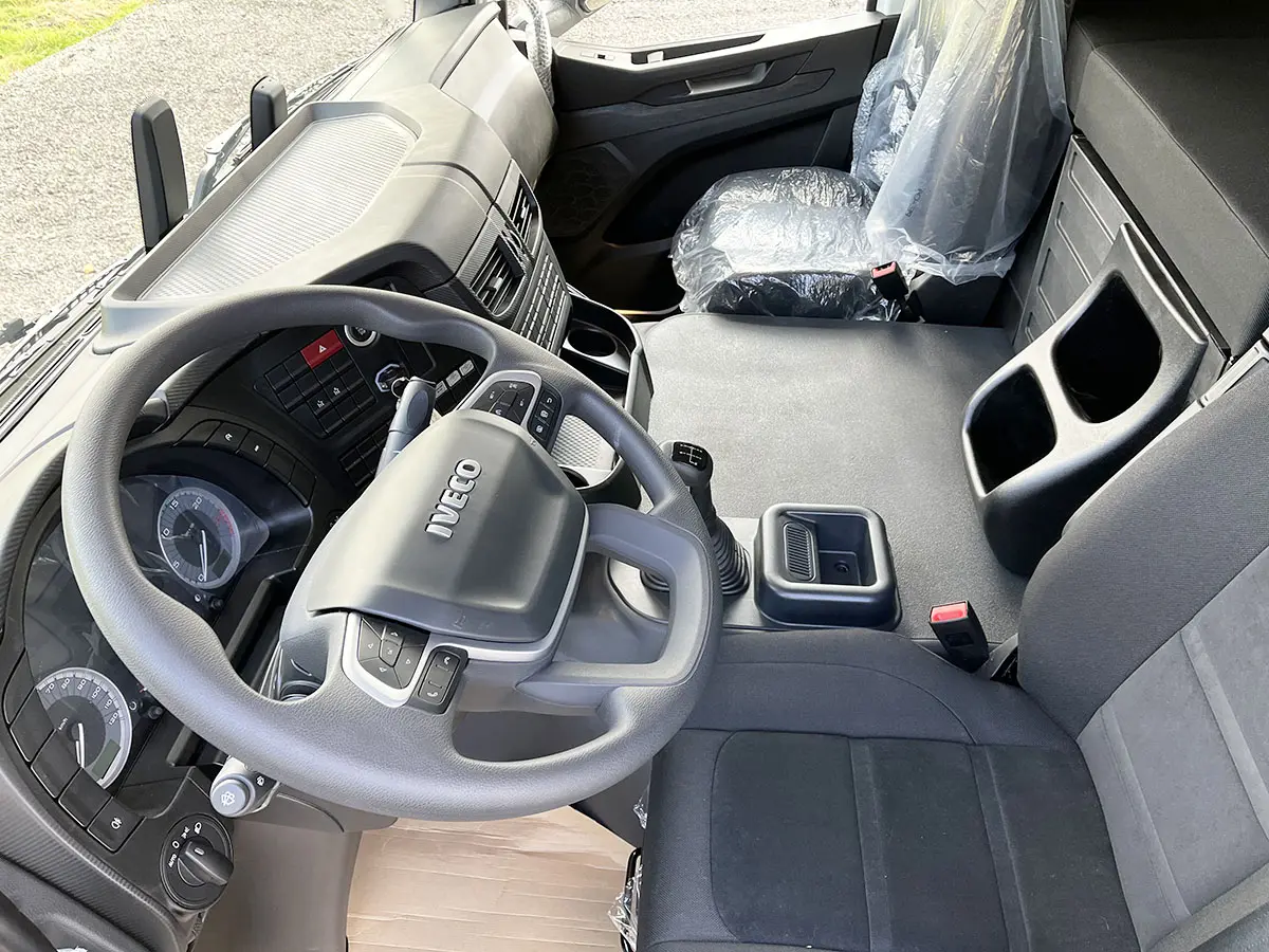 Iveco T-Way AT380T47H Camion citerne à eau 6x4 7