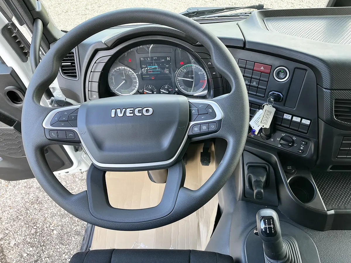 Iveco T-Way AT380T47H Camion citerne à eau 6x4 9