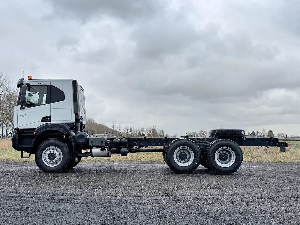 Iveco T-Way AT380T47WH-4500 Chassis Cabin 6x6 2