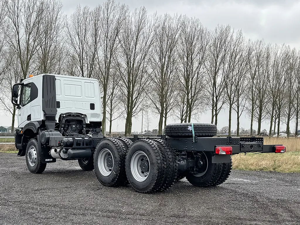 Iveco T-Way AT380T47WH-4500 Chassis Cabin 6x6 3
