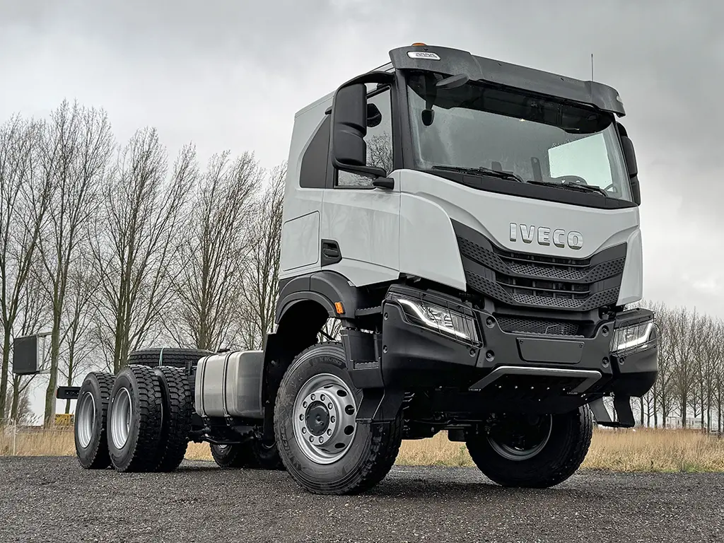 Iveco T-Way AT380T47WH-4500 6x6 Chassis Cabin 4