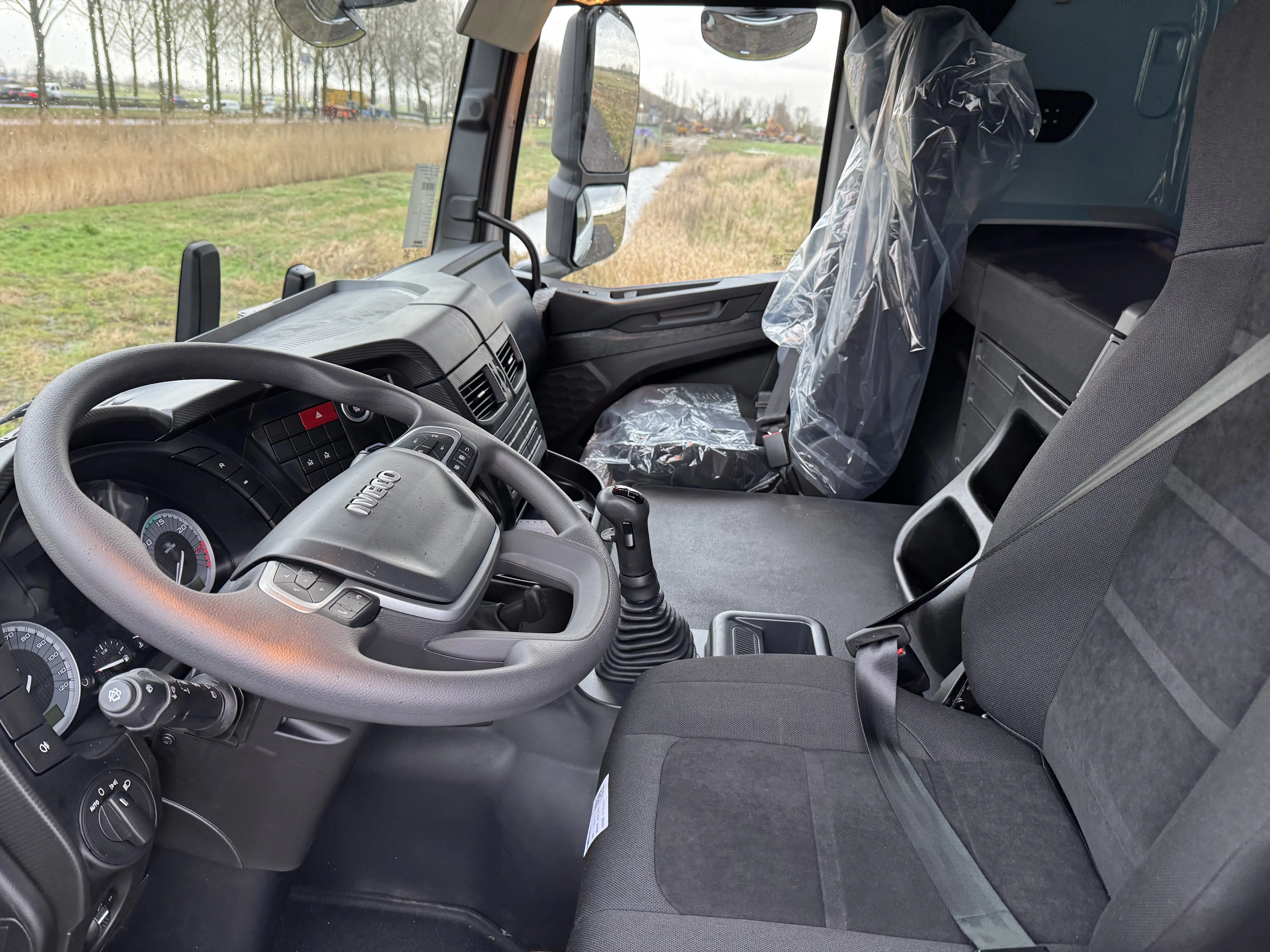 Iveco T-Way AT380T47WH-4500 Chassis Cabin 6x6 7