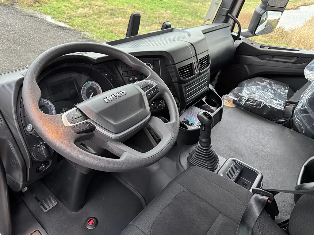 Iveco T-Way AT380T47WH-4500 Chassis Cabin 6x6 8