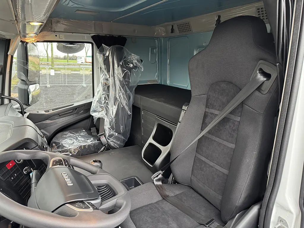 Iveco T-Way AT380T47WH-4500 Chassis Cabin 6x6 10