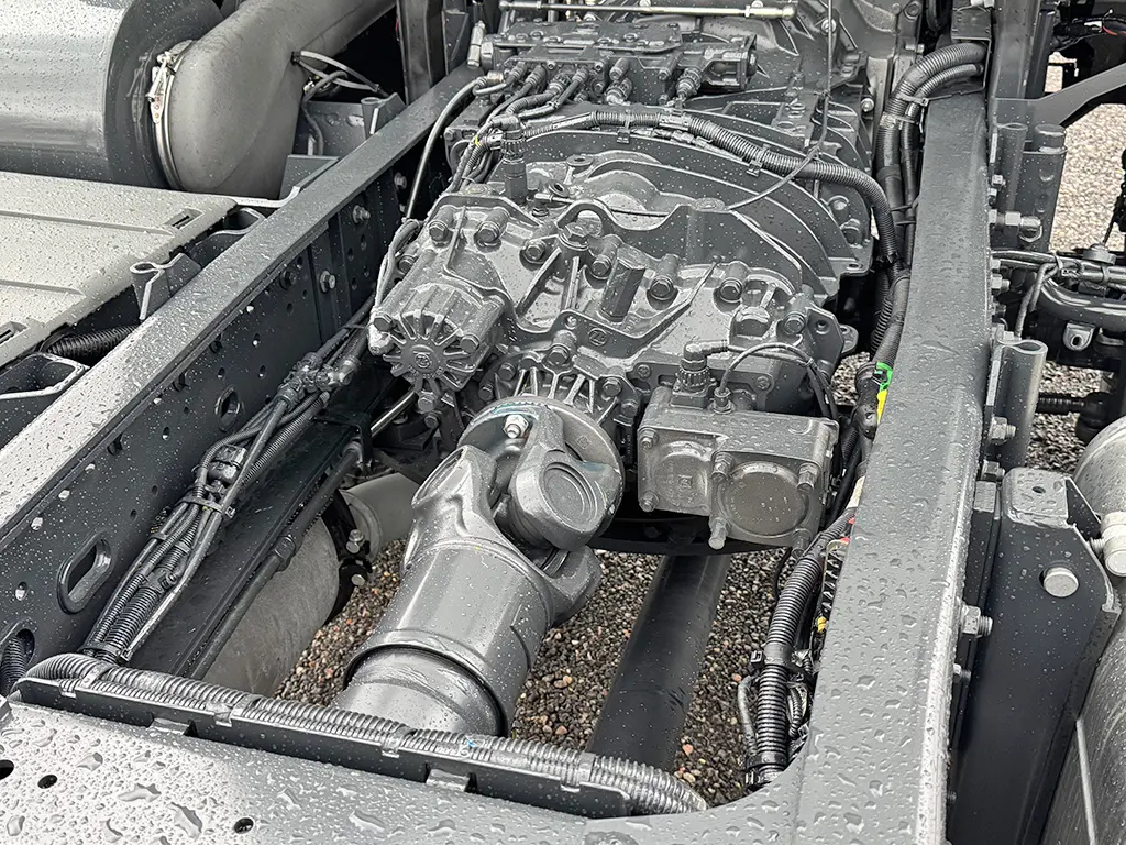 Iveco T-Way AT380T47WH-4500 6x6 Châssis Cabine 12