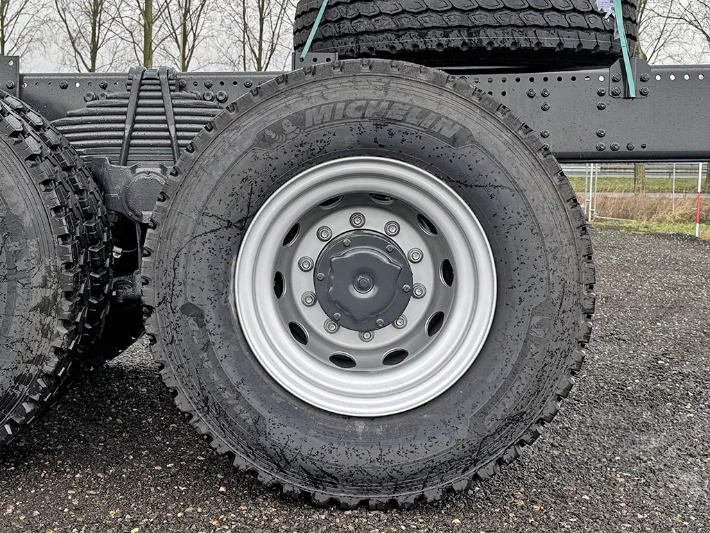 Iveco T-Way AT380T47WH-4500 Chassis Cabin 6x6 13