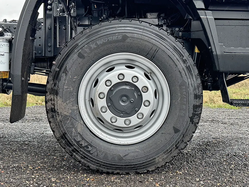Iveco T-Way AT380T47WH-4500 Chassis Cabin 6x6 14